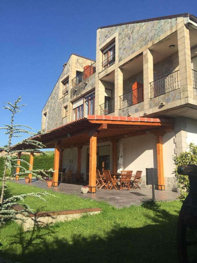 Hosteria La Moraleja Solares Exterior photo